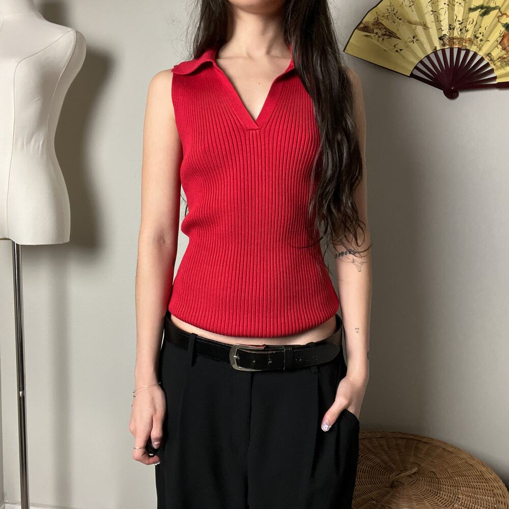 vtg red minimalist ribbed silk knit v neck collared sleeveless fitted blouse top